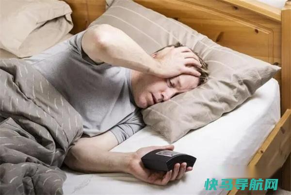 睡觉时突然腿抽筋，就是缺钙？提醒：还有4个原因，值得留心 第2张